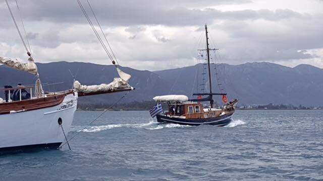 Ο διάπλους των παραδοσιακών σκαφών από το λιμάνι προς το Μεγάλο Νεώριο