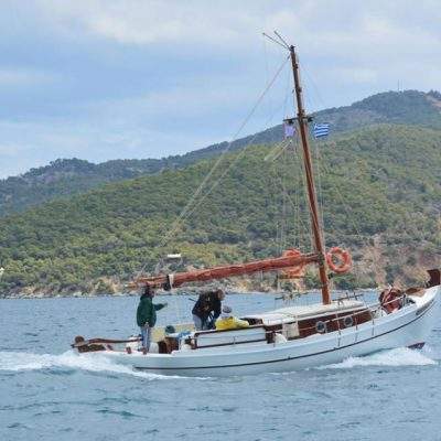 Ο διάπλους των παραδοσιακών σκαφών από το λιμάνι προς το Μεγάλο Νεώριο